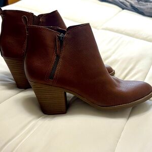 Brown fashion boots